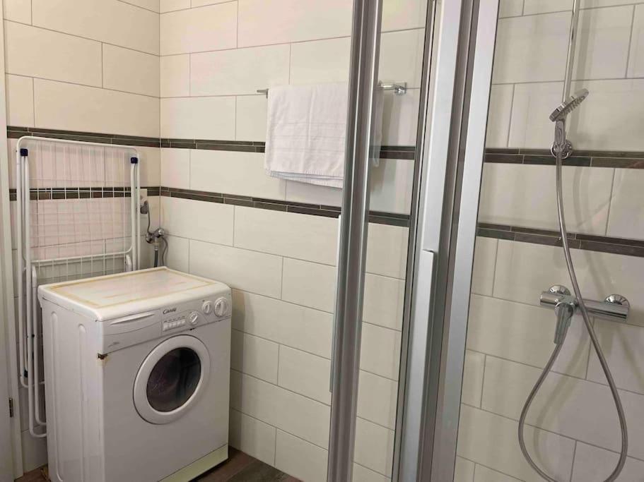 Proche Lausanne: Studio Bien Equipe Apartment Prilly Luaran gambar